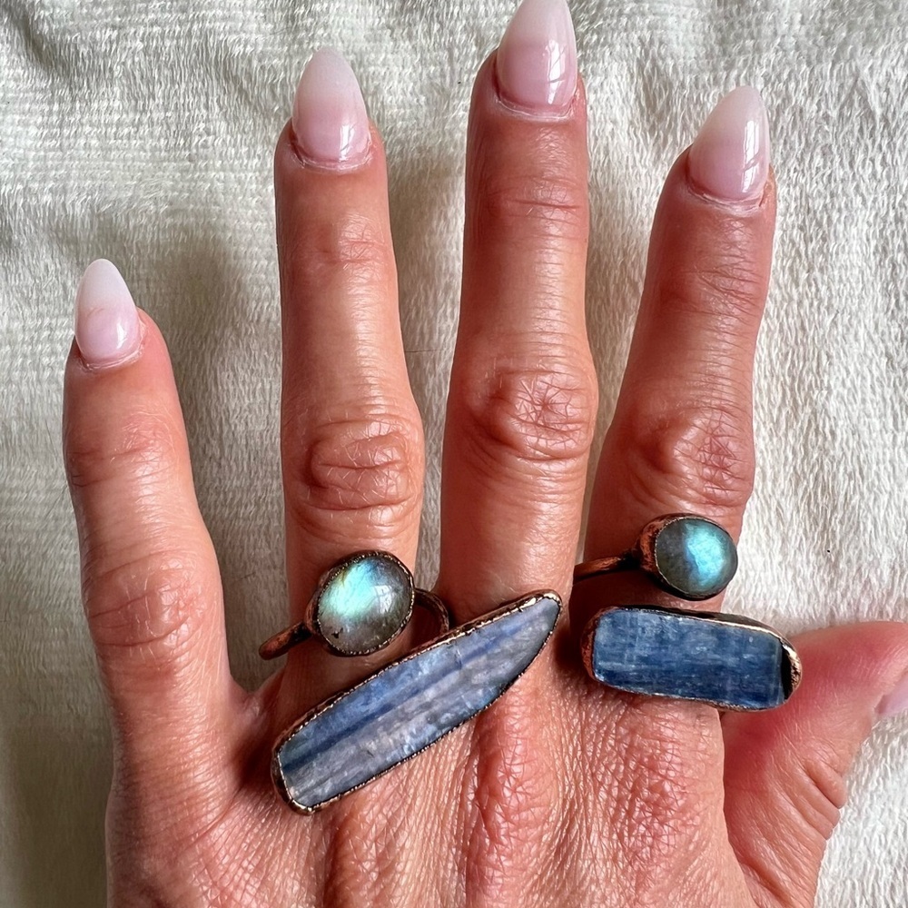 LAST ONE! Raw Kyanite + Flash Labradorite Adjustable Copper Ring 7 8 9 10 - Picture 5 of 6